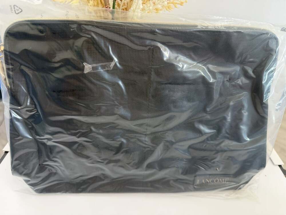 Bnew w/o tag Lancome XL make up pouch